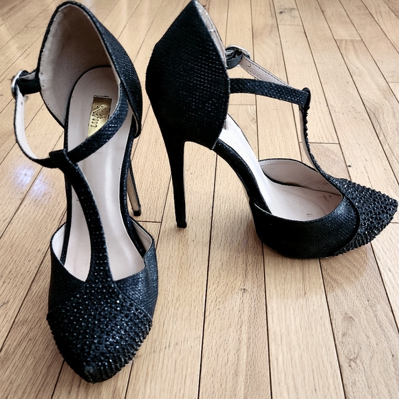 K&M Black Heel with Ankle Strap - Picture 3 of 7